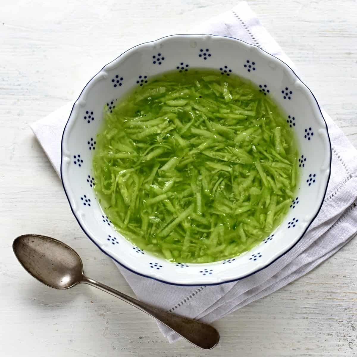 gurkensalat mit essig und zucker rezept