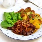 Zwiebelrostbraten mit Bratkartoffeln rezept