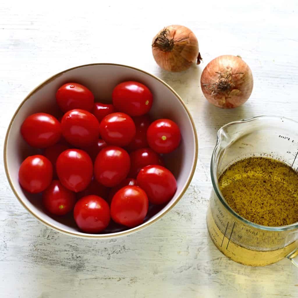 Tomatensalat mit Zwiebeln - Culina Bohemica