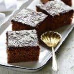 Buttermilchkuchen mit Schokoglasur Rezept.