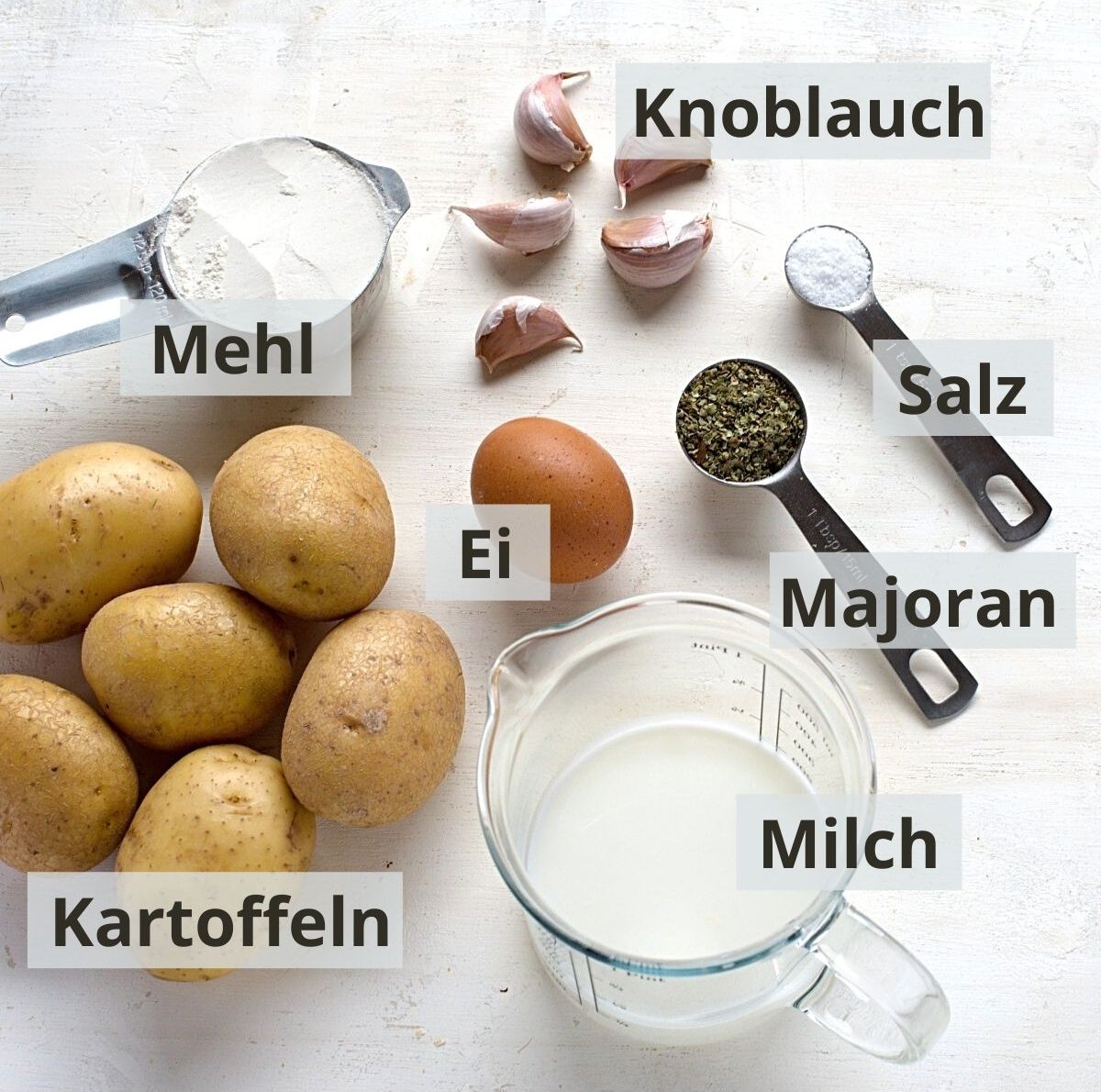 Zutaten für Kartoffelpuffer gelistet mit Beschreibung.