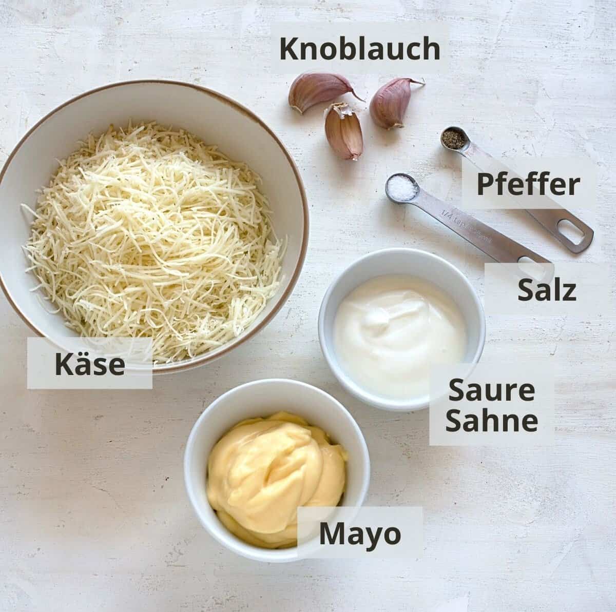 Knoblauch-Käse-Aufstrich Zutaten aufgelistet.