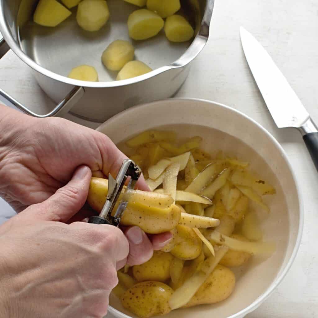 Einfache Stampfkartoffeln mit Zwiebeln und Speck - Culina Bohemica