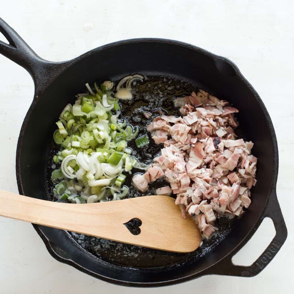 Einfache Stampfkartoffeln mit Zwiebeln und Speck - Culina Bohemica Einfache Stampfkartoffeln mit Zwiebeln und Speck - Culina Bohemica