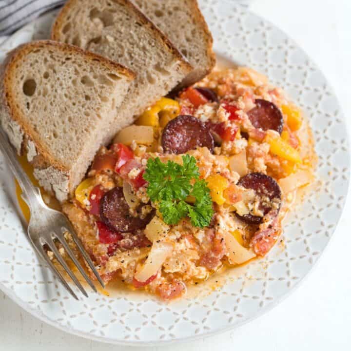 Omas Wurstgulasch mit Kartoffeln - Culina Bohemica